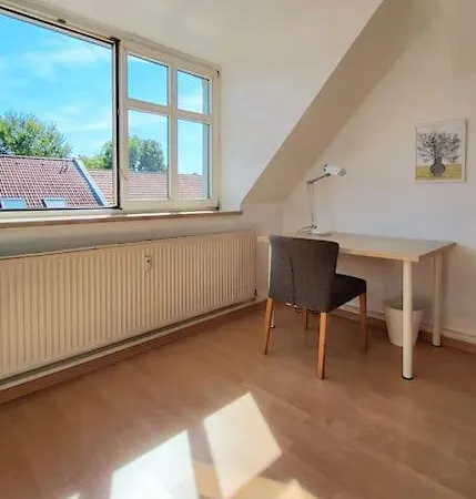 Apartment 2-zimmer-traumwohnung: Schick * Hell * Ruhig * Grosse Raeume * Zentrumsnah